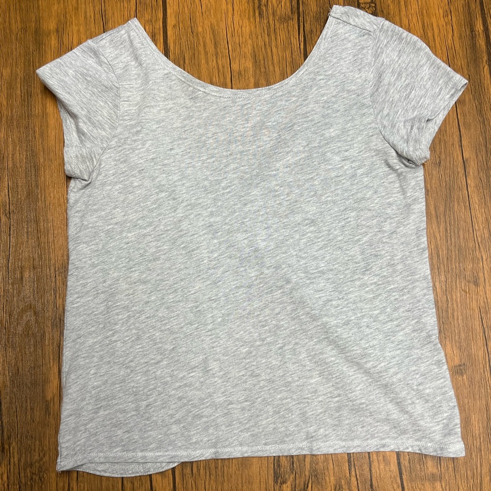 Tee w Cut Out Back